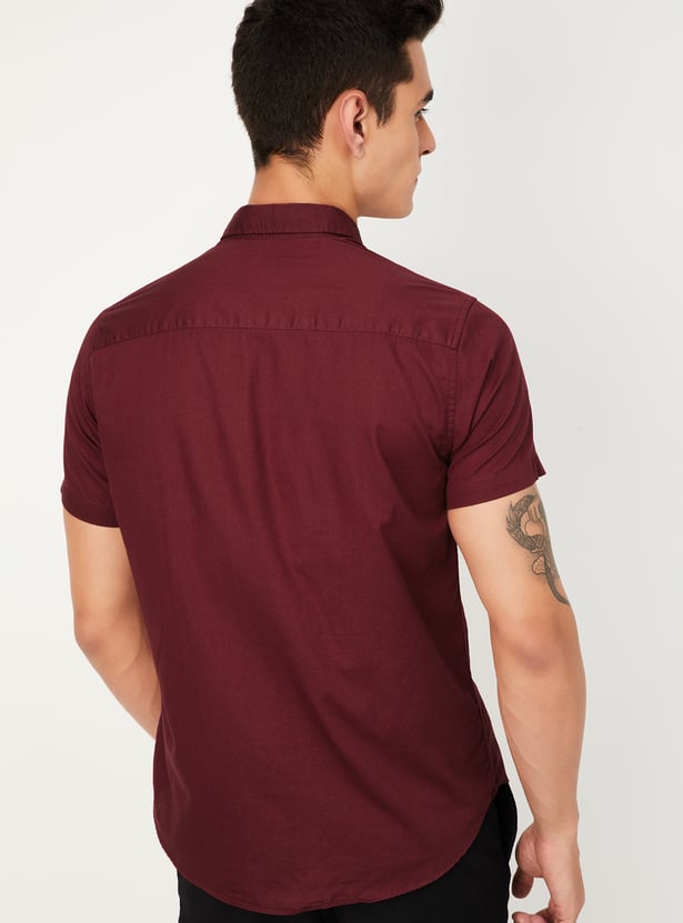 Men Solid Slim Fit Smart Casual Shirt