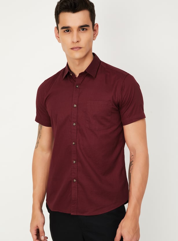 Men Solid Slim Fit Smart Casual Shirt