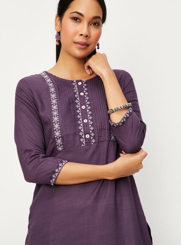 Women Embroidered Straight Kurta