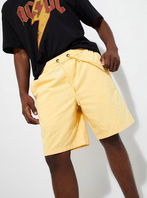 URB_N Men Solid Slim Fit Shorts