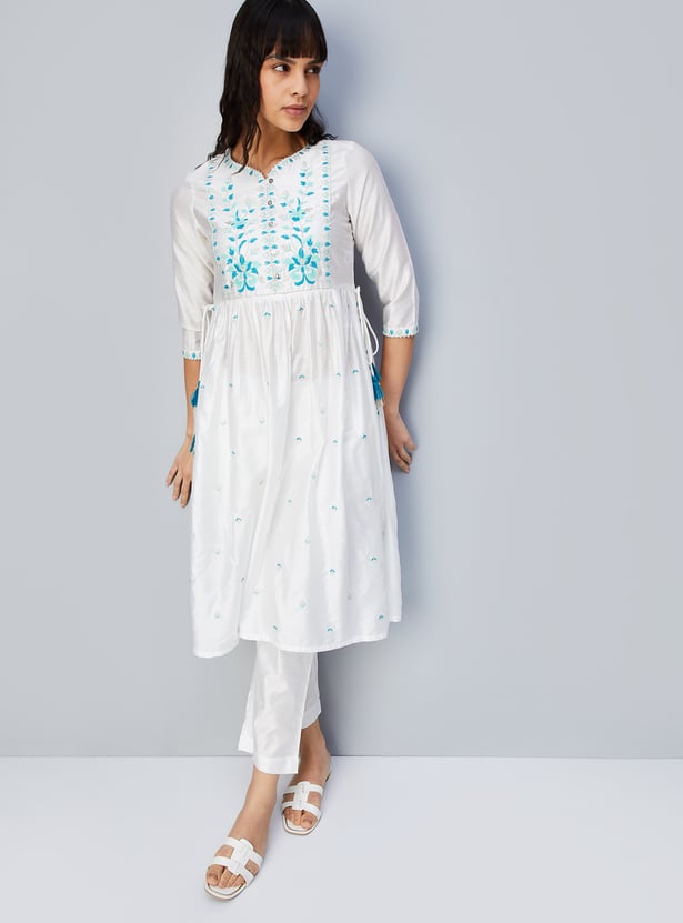 Women Black V Neck Embroidered Kurta With Straight Pants