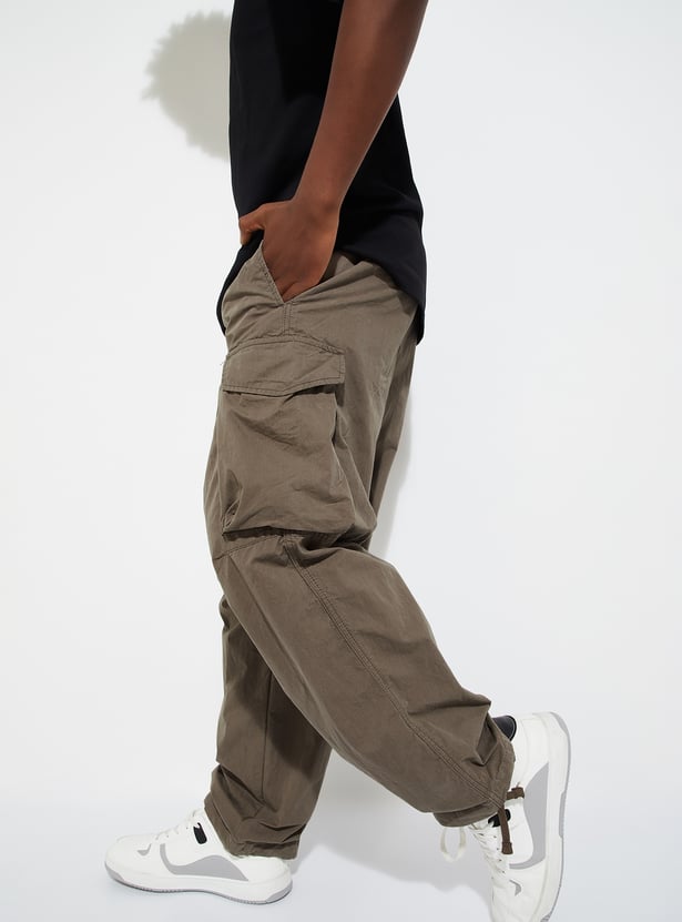 URB_N Men Solid Parachute Pants with Cargo Pockets