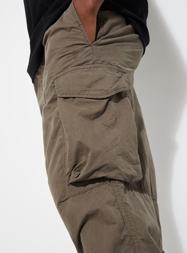 URB_N Men Solid Parachute Pants with Cargo Pockets