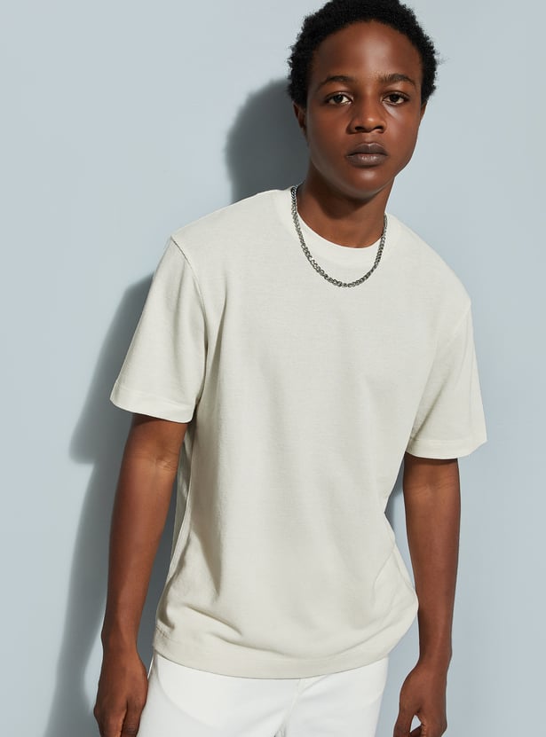 URB_N Men Regular Fit Textured T-shirt