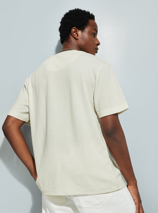 URB_N Men Regular Fit Textured T-shirt