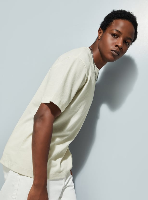 URB_N Men Regular Fit Textured T-shirt