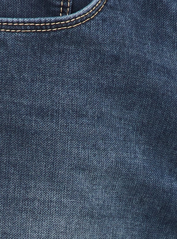 Men Carrot Fit Washed Jeans