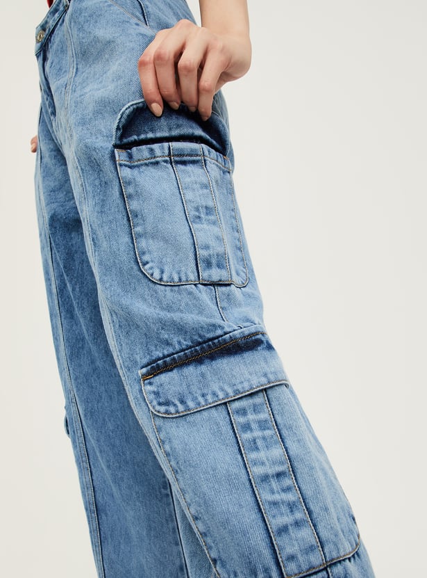 Women Relaxed Fit Light Washed Cargo Jeans