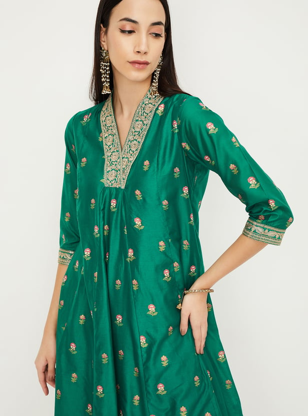 Women Floral Embroidered Kalidar Kurta