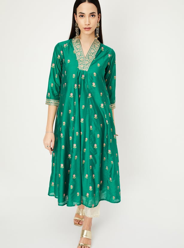 Women Floral Embroidered Kalidar Kurta