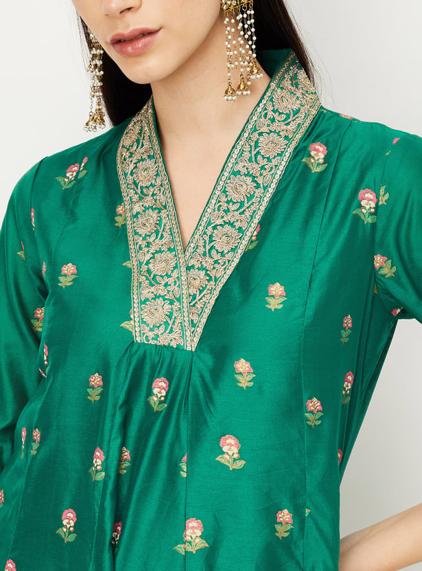 Women Floral Embroidered Kalidar Kurta