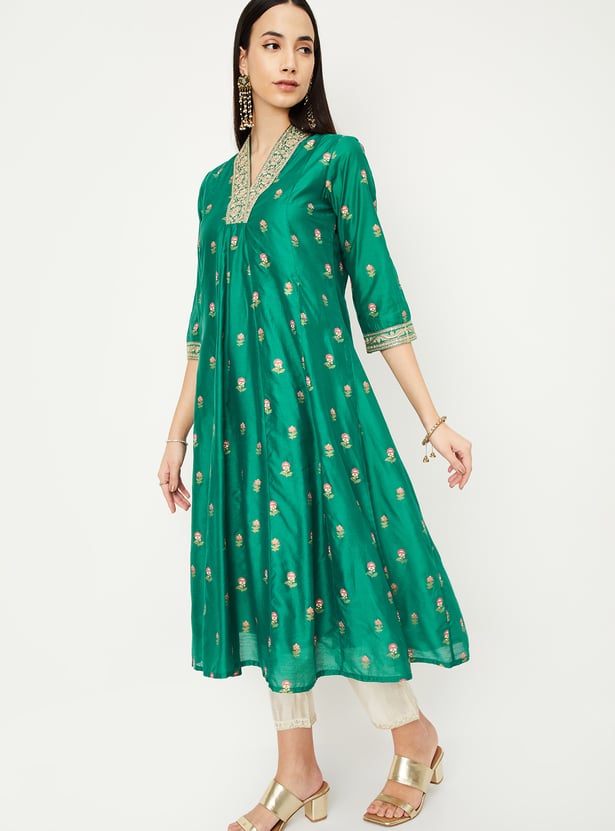 Women Floral Embroidered Kalidar Kurta