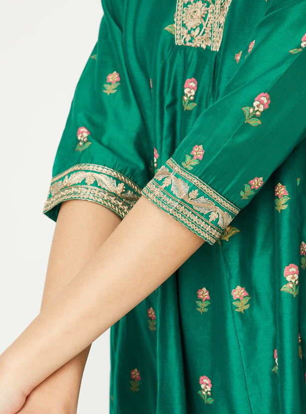 Women Floral Embroidered Kalidar Kurta