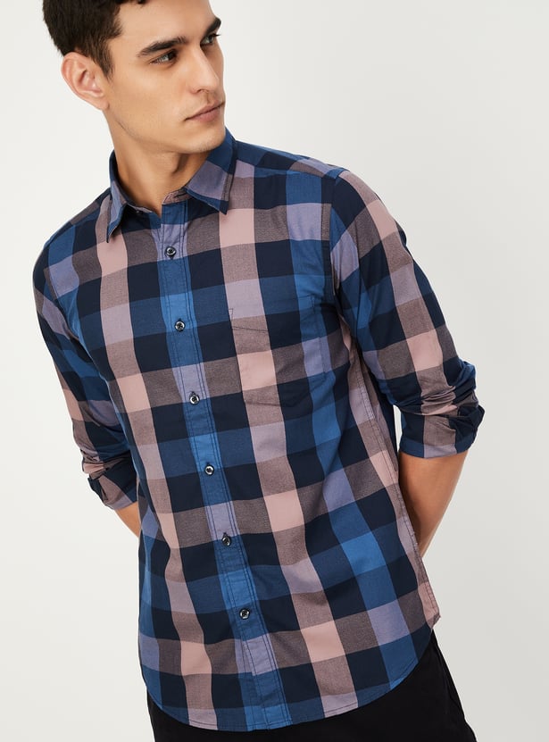 Men Checked Slim Fit Casual Shirt