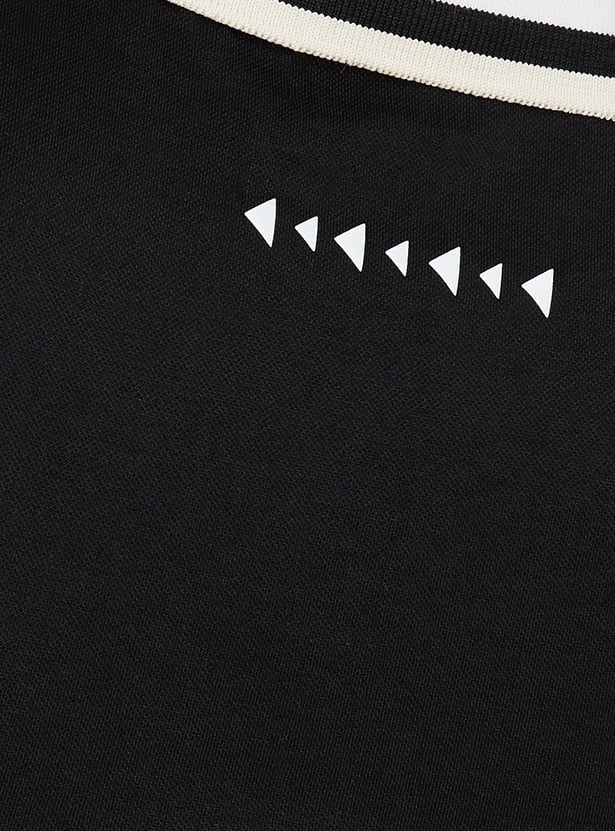 Women Solid Collared Crop Top