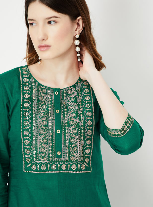 Women Embroidered Straight Kurta