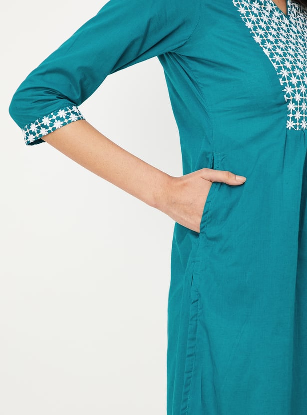 Women Embroidered Straight Kurta