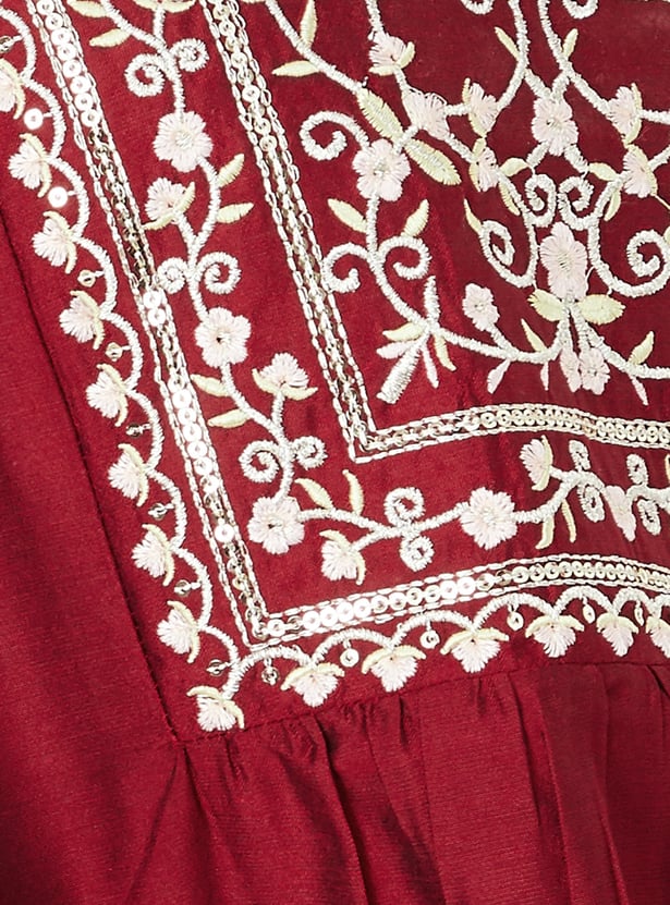 Women Embroidered Yoke Straight Kurta