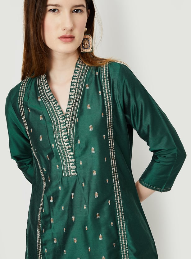 Women Embroidered Straight Kurta