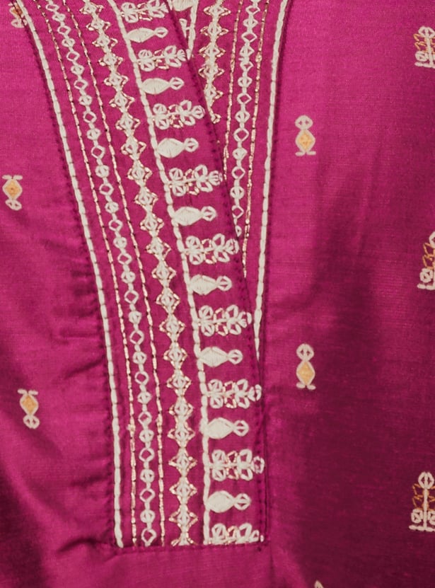 Women Embroidered Straight Kurta