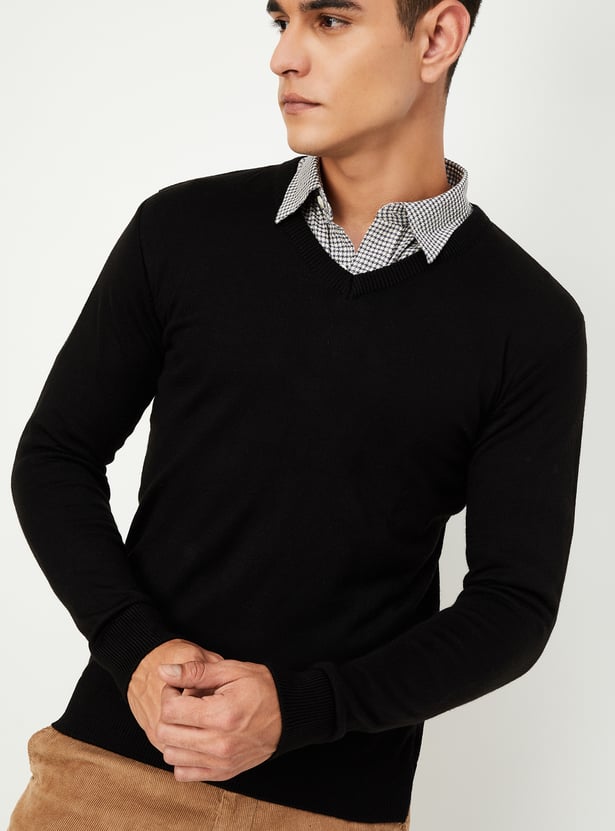 Men Solid V-Neck Sweater