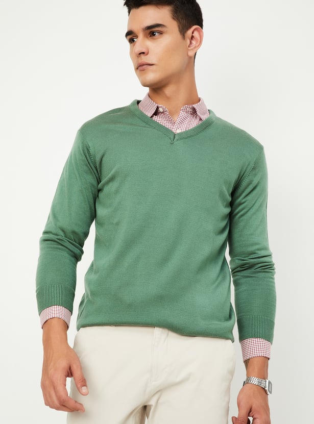 Men Solid V-Neck Sweater