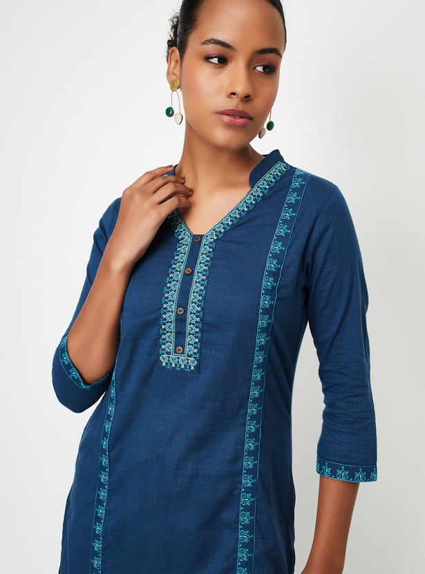 Women Embroidered Straight Kurta