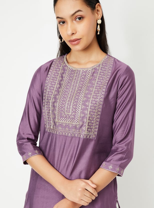 Women Yoke Embroidered Straight Kurta