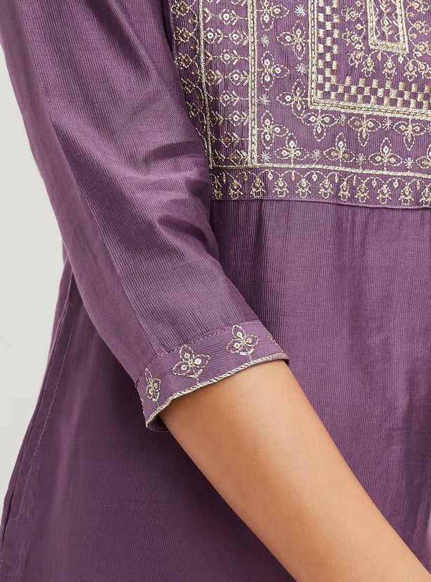 Women Yoke Embroidered Straight Kurta