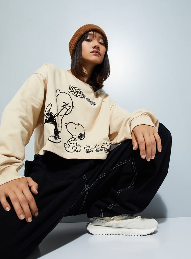 URB_N Women Snoopy Printed Cropped Sweatshirt