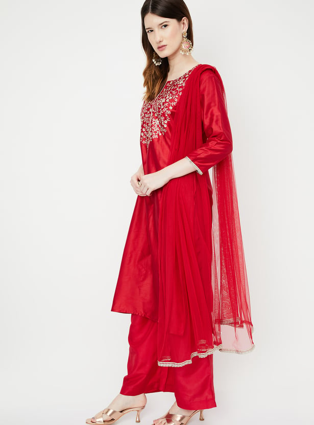 Women Embroidered Straight Kurta Set