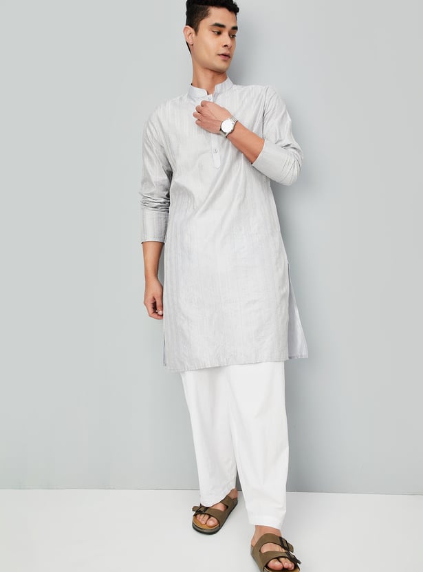 Men Embroidered Straight Kurta