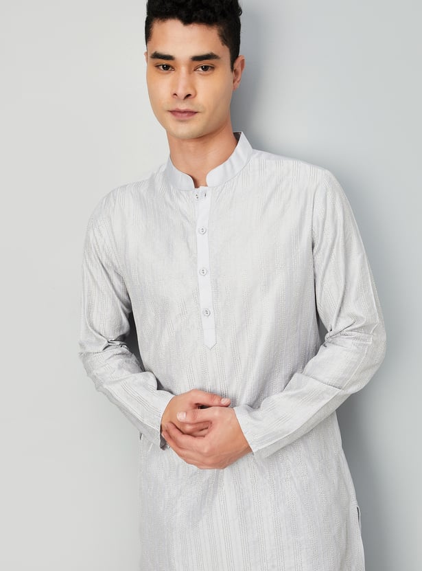 Men Embroidered Straight Kurta