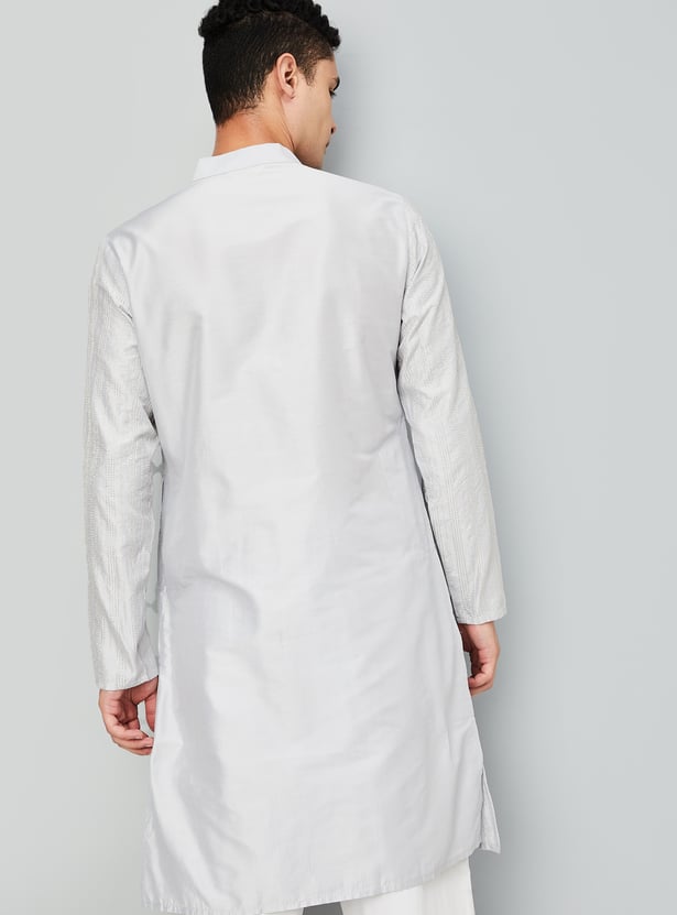 Men Embroidered Straight Kurta