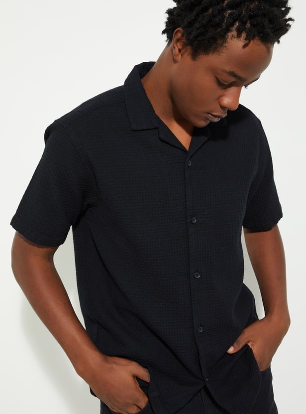 URB_N Men Regular Fit Textured Resort Shirt