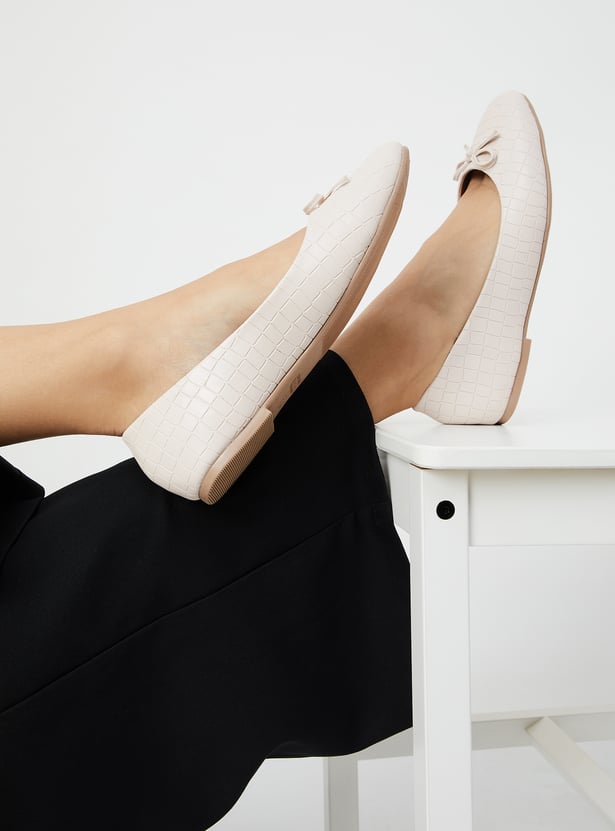 Women Textured Bow-Detailed Ballerinas