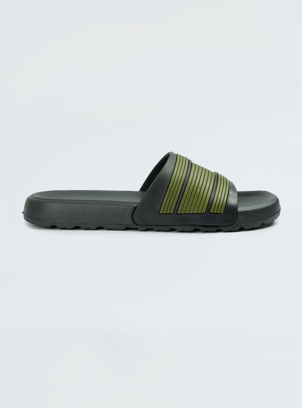 Men Colourblocked Sliders