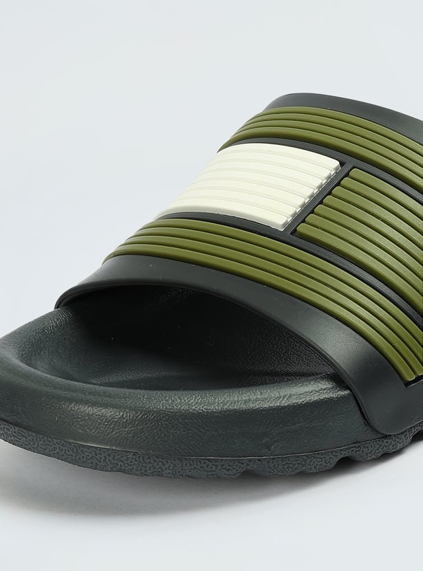 Men Colourblocked Sliders