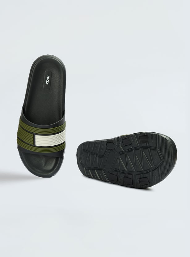 Men Colourblocked Sliders