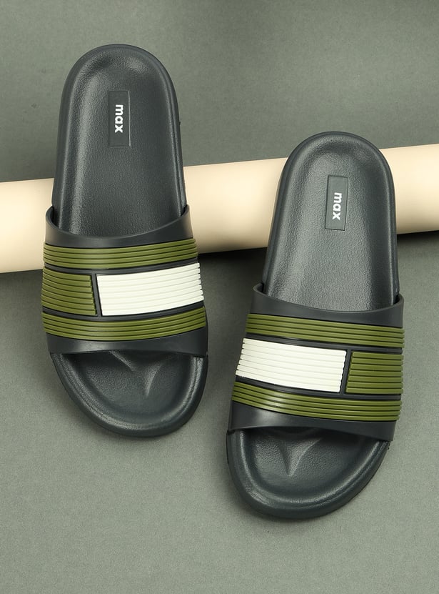 Men Colourblocked Sliders