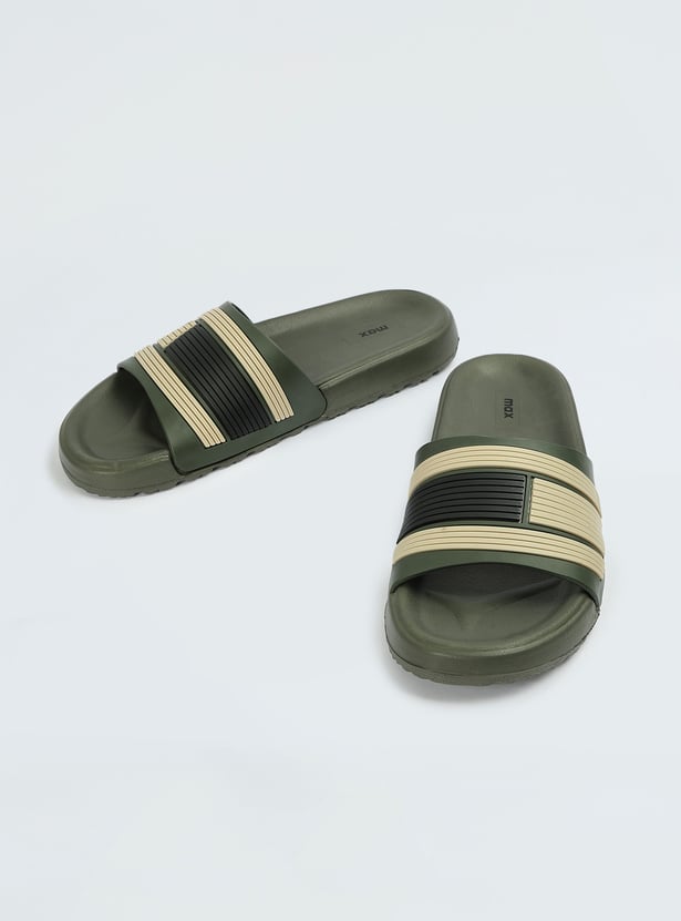 Men Colourblocked Sliders