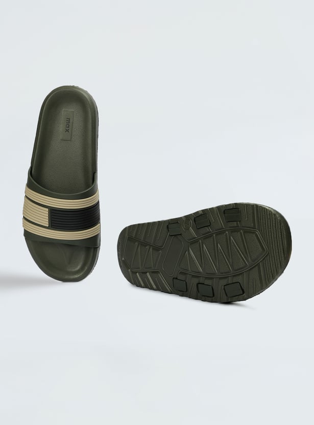 Men Colourblocked Sliders