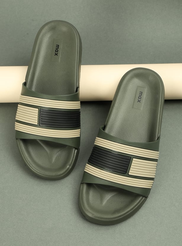 Men Colourblocked Sliders