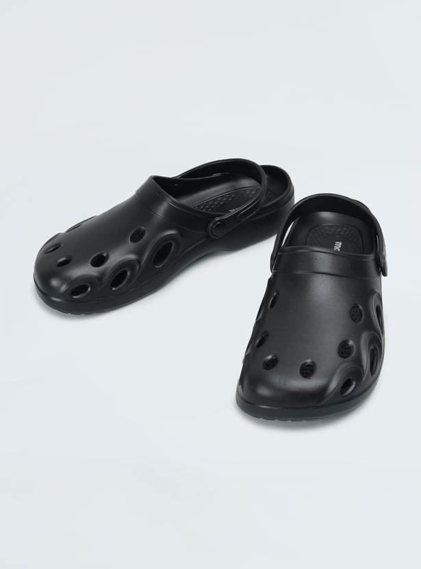 Men Cut-Out Clogs with Pivoting Straps