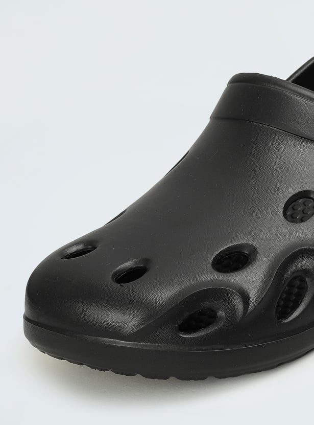 Men Cut-Out Clogs with Pivoting Straps