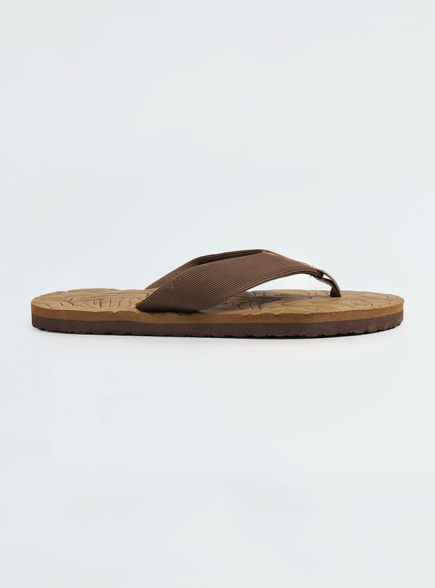 Men Textured V-strap Slipper