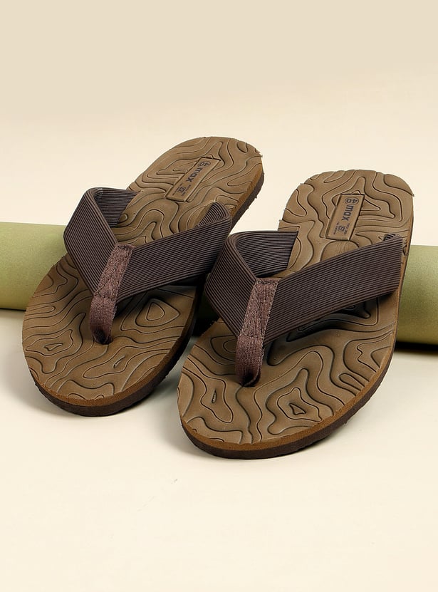 Men Textured V-strap Slipper