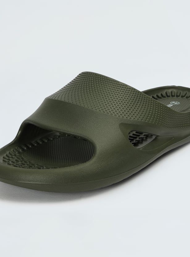 Men Textured Moulded Sliders