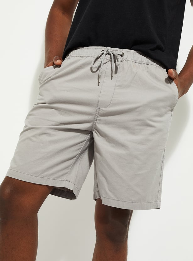 URB_N Men Solid Slim Fit Shorts