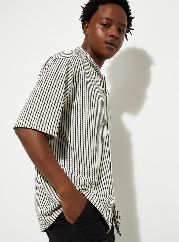 URB_N Men Striped Slim Fit Shirt